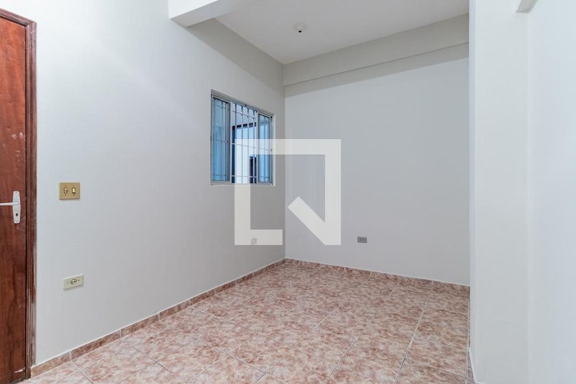 Foto 2 de Casa com 2 Quartos para alugar, 180m² em Jardim Ipanema, São Paulo