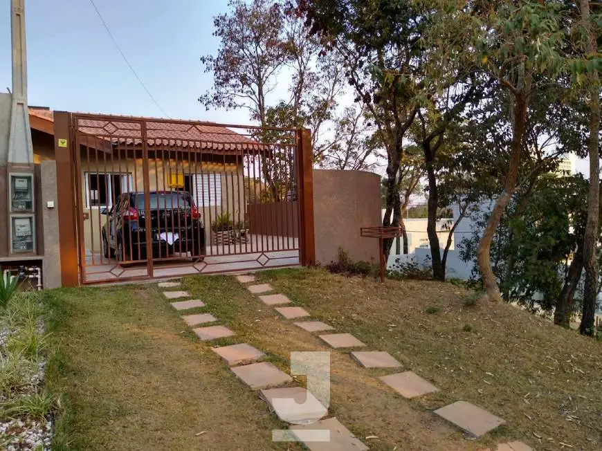 Foto 1 de Casa com 2 Quartos à venda, 88m² em Jardim Santo Antonio, Atibaia