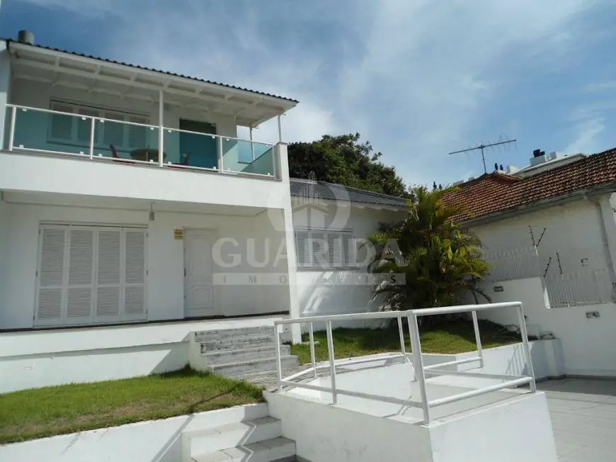 Foto 1 de Casa com 2 Quartos à venda, 333m² em Medianeira, Porto Alegre
