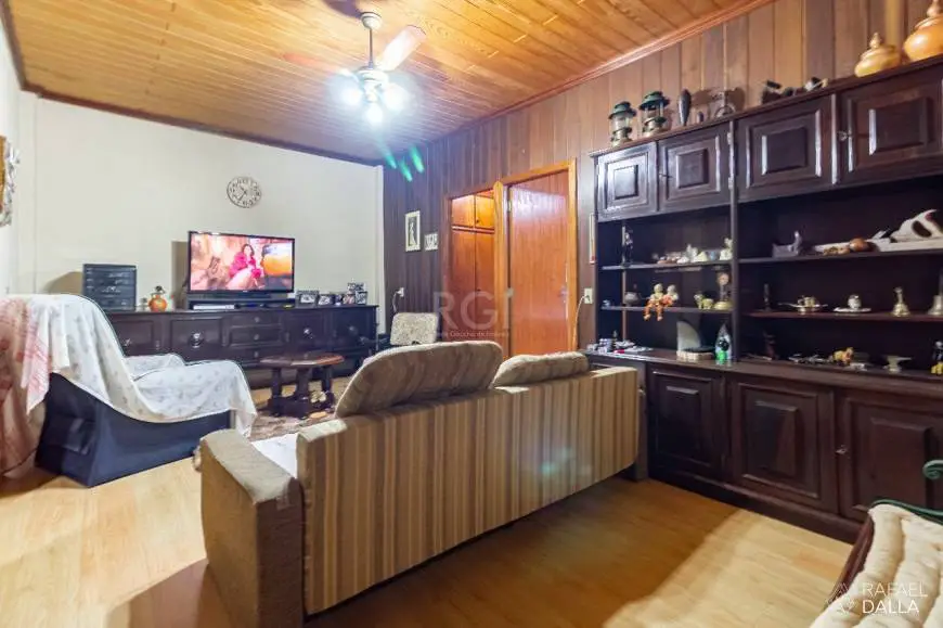 Foto 2 de Casa com 2 Quartos à venda, 110m² em Mont' Serrat, Porto Alegre
