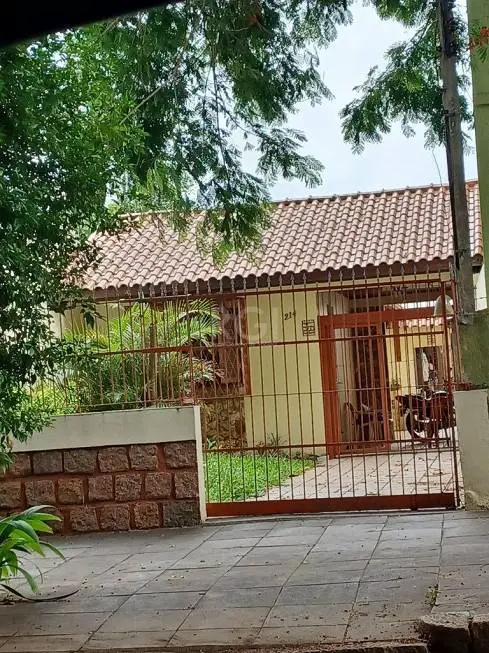 Foto 1 de Casa com 2 Quartos à venda, 96m² em Navegantes, Porto Alegre