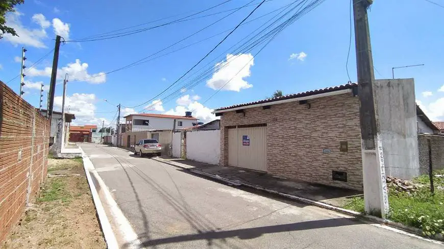 Foto 1 de Casa com 2 Quartos para alugar, 127m² em Pajuçara, Natal