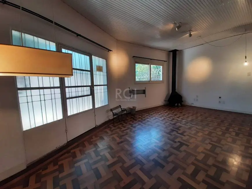 Foto 1 de Casa com 2 Quartos à venda, 142m² em Partenon, Porto Alegre