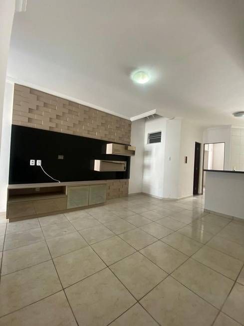 Foto 2 de Casa com 2 Quartos para alugar, 70m² em Prefeito José Walter, Fortaleza