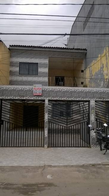 Foto 1 de Casa com 2 Quartos para alugar, 100m² em Quintino Cunha, Fortaleza