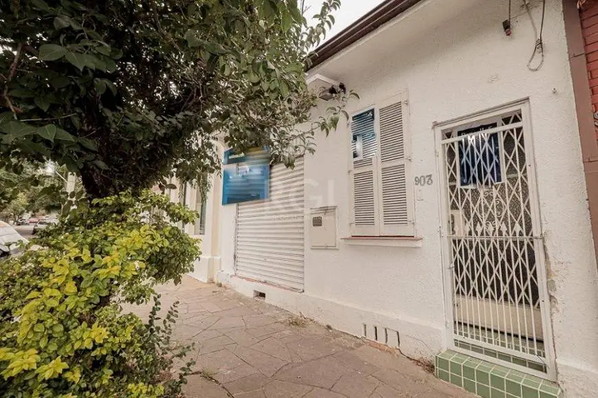Foto 1 de Casa com 2 Quartos à venda, 200m² em Rio Branco, Porto Alegre