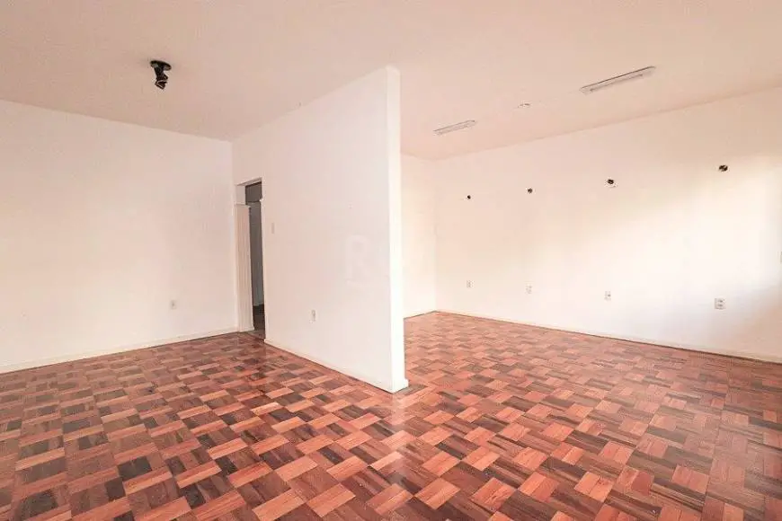Foto 3 de Casa com 2 Quartos à venda, 219m² em Rio Branco, Porto Alegre