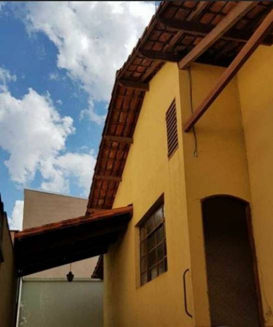 Foto 2 de Casa com 2 Quartos à venda, 100m² em Sagrada Família, Belo Horizonte