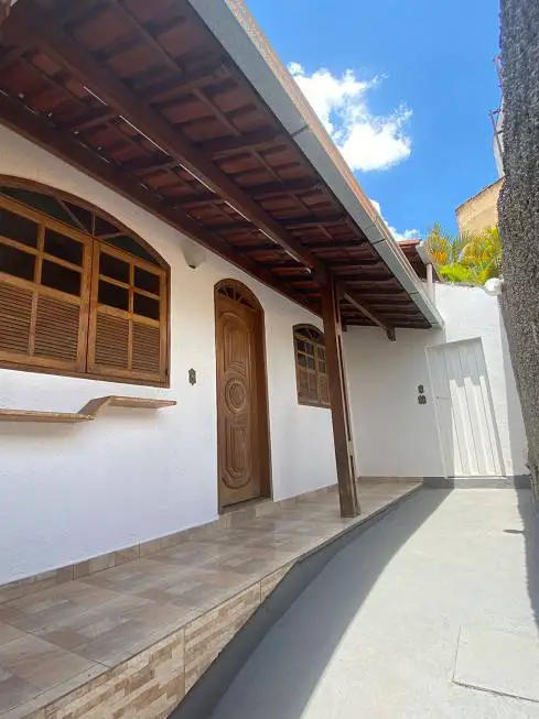 Foto 1 de Casa com 2 Quartos à venda, 53m² em Santa Amélia, Belo Horizonte