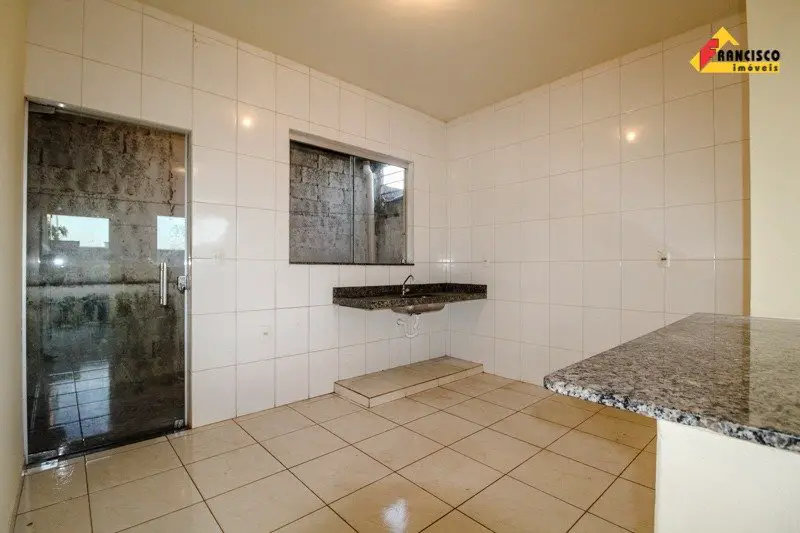 Foto 1 de Casa com 2 Quartos para alugar, 70m² em Santa Rosa, Divinópolis