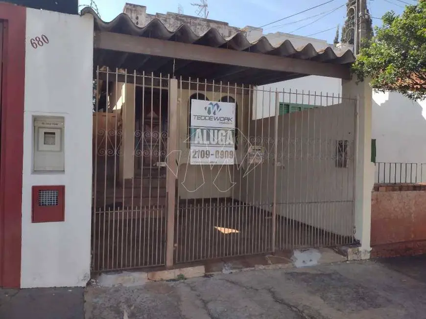 Foto 1 de Casa com 2 Quartos para alugar, 39m² em Vila Xavier, Araraquara