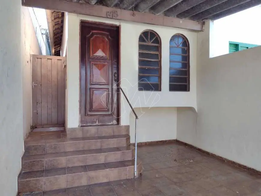 Foto 2 de Casa com 2 Quartos para alugar, 39m² em Vila Xavier, Araraquara