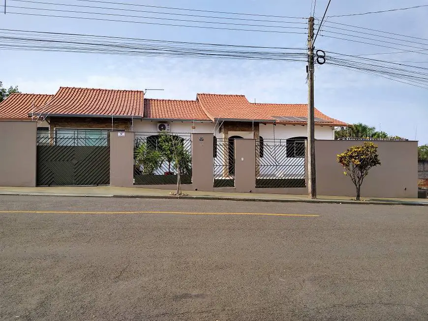 Foto 1 de Casa com 3 Quartos à venda, 180m² em Centro, Ibiporã