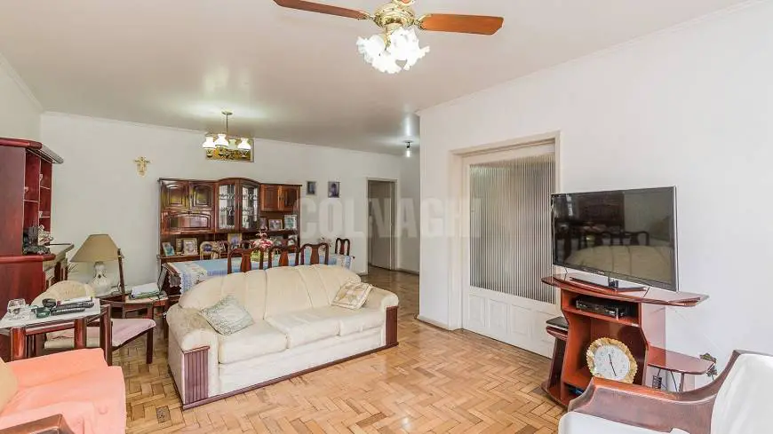Foto 3 de Casa com 3 Quartos à venda, 258m² em Chácara das Pedras, Porto Alegre