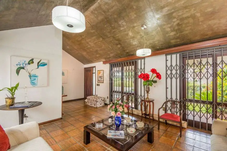 Foto 3 de Casa com 3 Quartos à venda, 306m² em Chácara das Pedras, Porto Alegre
