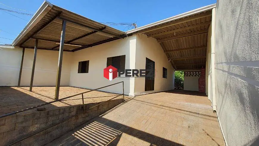 Foto 2 de Casa com 3 Quartos para alugar, 136m² em Coophatrabalho, Campo Grande