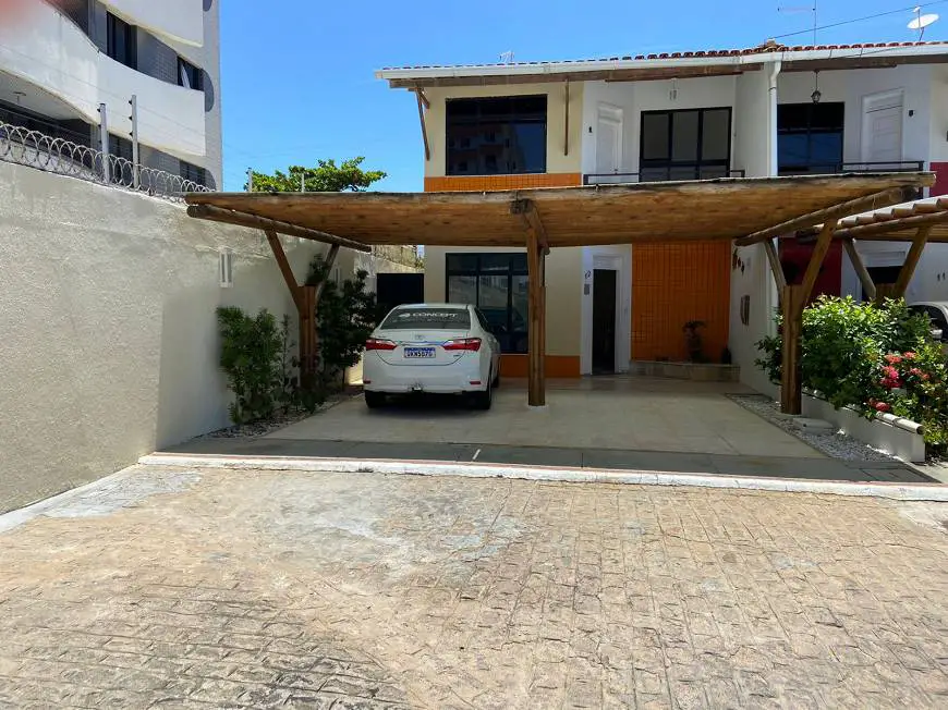 Foto 1 de Casa com 3 Quartos à venda, 140m² em Coroa do Meio, Aracaju