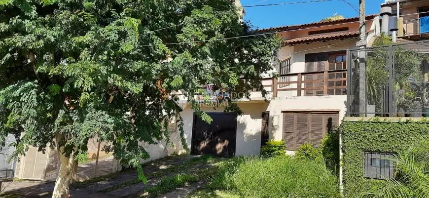 Foto 1 de Casa com 3 Quartos à venda, 197m² em Espiríto Santo, Porto Alegre