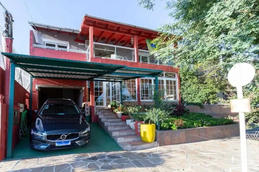 Foto 1 de Casa com 3 Quartos à venda, 297m² em Espiríto Santo, Porto Alegre