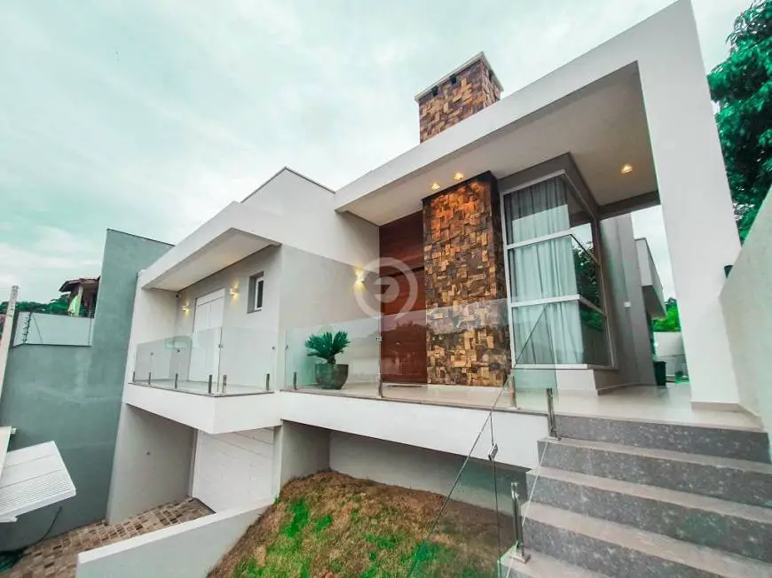 Foto 1 de Casa com 3 Quartos à venda, 204m² em Floresta, Estância Velha