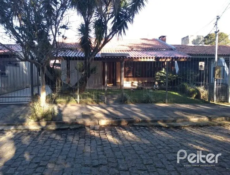 Foto 1 de Casa com 3 Quartos à venda, 240m² em Ipanema, Porto Alegre