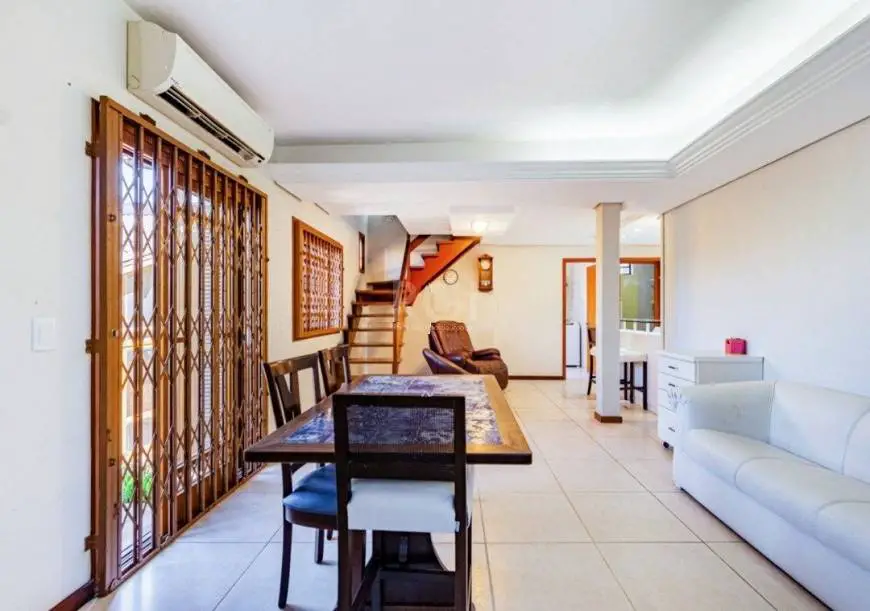 Foto 3 de Casa com 3 Quartos à venda, 255m² em Ipanema, Porto Alegre