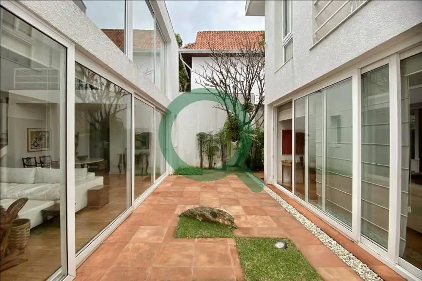 Foto 3 de Casa com 3 Quartos à venda, 400m² em Jardim Europa, São Paulo