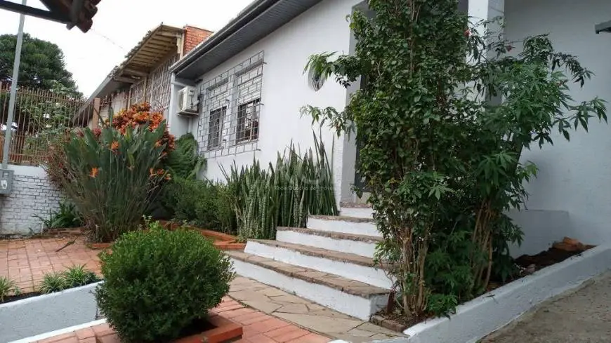 Foto 1 de Casa com 3 Quartos à venda, 174m² em Jardim Itú Sabará, Porto Alegre