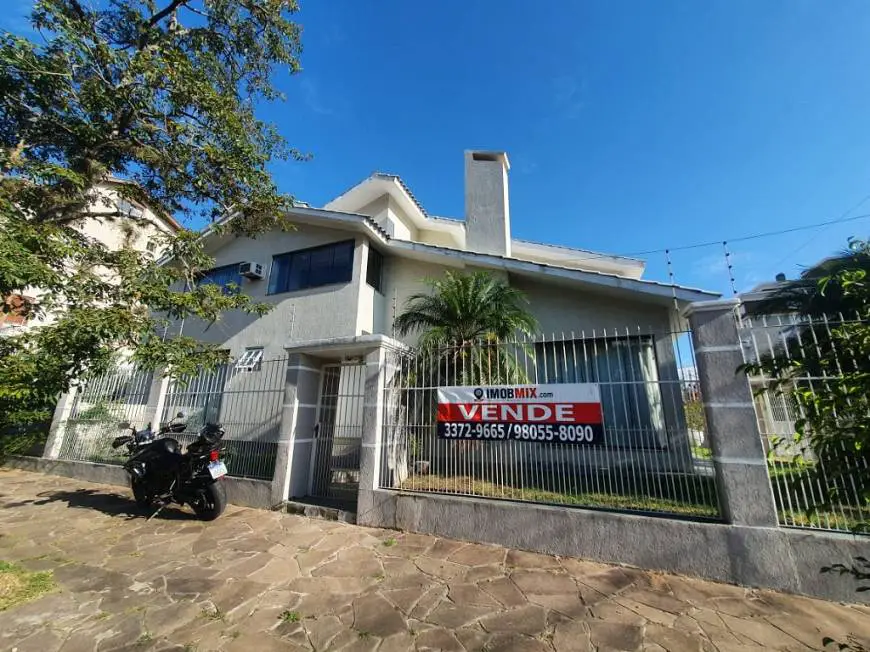 Foto 1 de Casa com 3 Quartos à venda, 305m² em Jardim Itú Sabará, Porto Alegre
