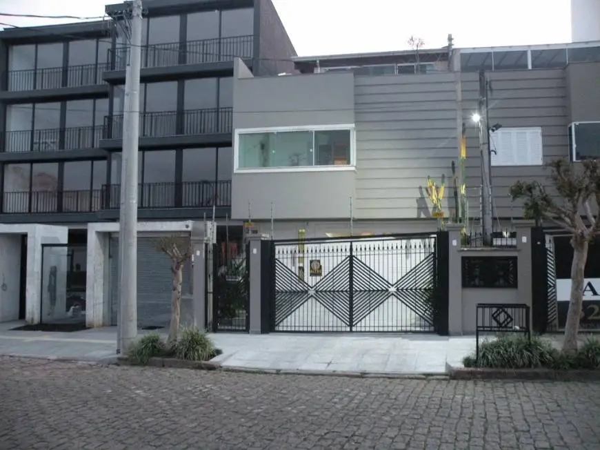 Foto 1 de Casa com 3 Quartos à venda, 239m² em Jardim Lindóia, Porto Alegre