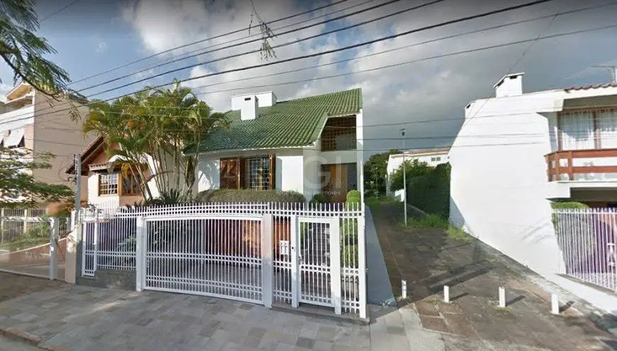 Foto 1 de Casa com 3 Quartos à venda, 380m² em Jardim Lindóia, Porto Alegre