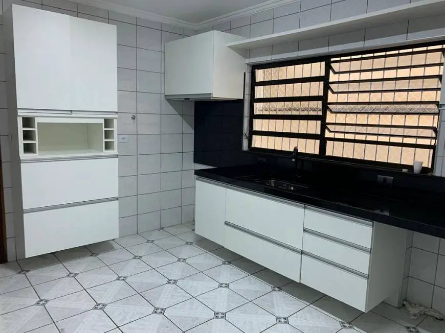 Foto 3 de Casa com 3 Quartos para alugar, 150m² em Jardim Têxtil, São Paulo