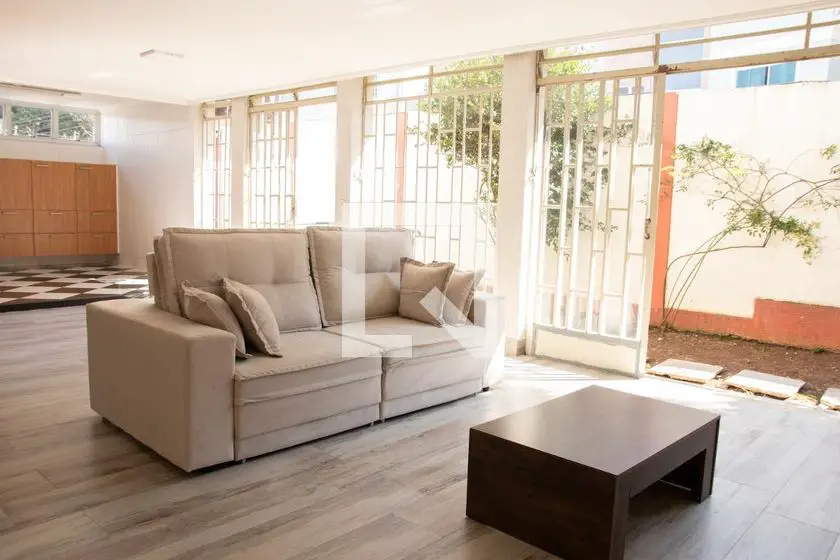 Foto 1 de Casa com 3 Quartos para alugar, 300m² em Jardim Virgínia Bianca, São Paulo