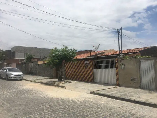 Foto 2 de Casa com 3 Quartos à venda, 175m² em Liberdade, Campina Grande
