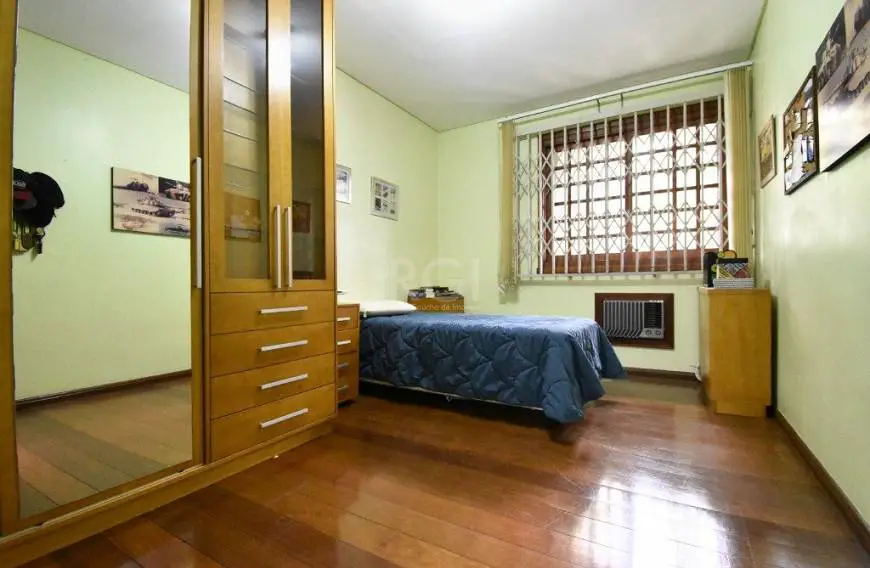 Foto 4 de Casa com 3 Quartos à venda, 327m² em Medianeira, Porto Alegre