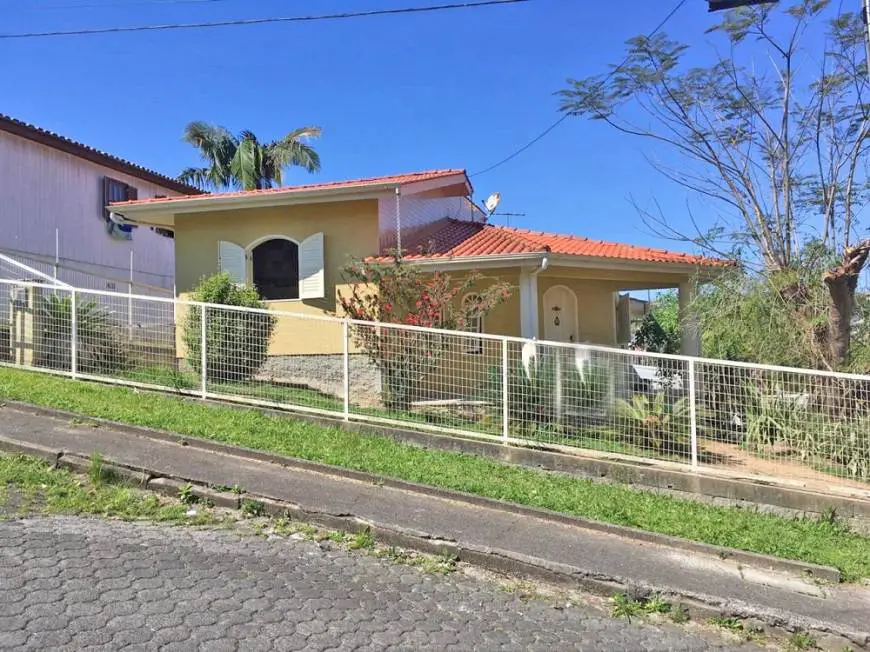 Foto 1 de Casa com 3 Quartos à venda, 179m² em Mina do Mato, Criciúma