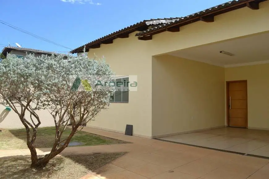 Foto 2 de Casa com 3 Quartos para alugar, 360m² em Moinho dos Ventos, Goiânia
