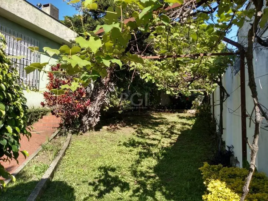 Foto 2 de Casa com 3 Quartos à venda, 687m² em Nonoai, Porto Alegre