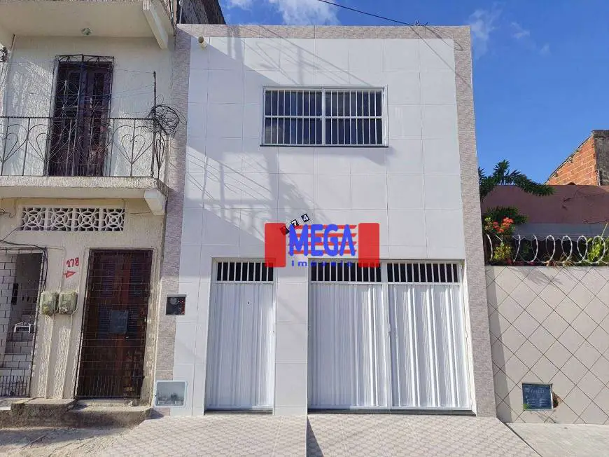 Foto 1 de Casa com 3 Quartos para alugar, 90m² em Parque Araxá, Fortaleza