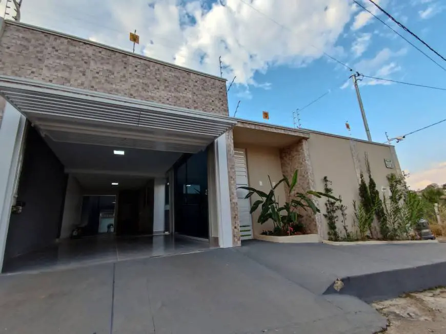Foto 1 de Casa com 3 Quartos à venda, 175m² em Residencial Santa Clara, Caldas Novas