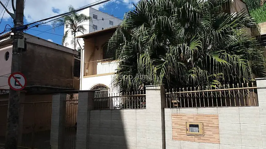 Foto 1 de Casa com 3 Quartos à venda, 220m² em Santa Cecília, Juiz de Fora