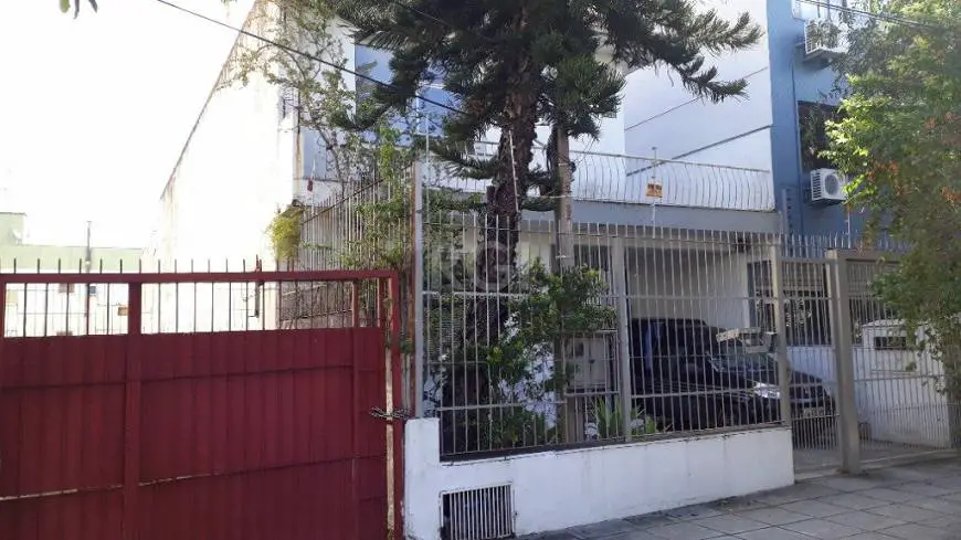 Foto 1 de Casa com 3 Quartos à venda, 297m² em Santa Cecília, Porto Alegre