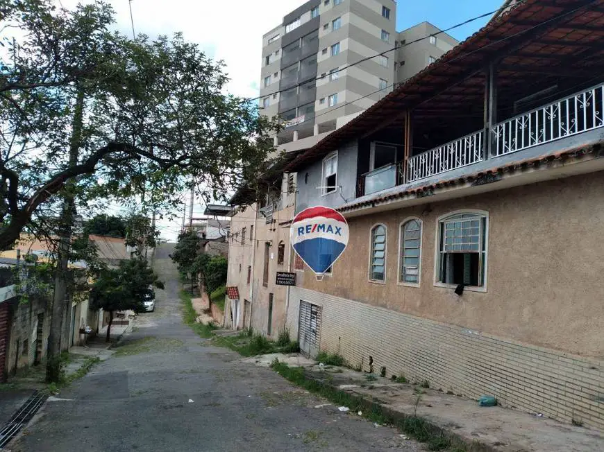 Foto 1 de Casa com 3 Quartos à venda, 350m² em Santa Efigênia, Belo Horizonte