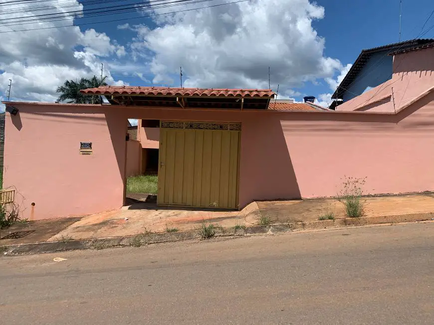 Foto 1 de Casa com 3 Quartos para alugar, 500m² em Santa Genoveva, Goiânia
