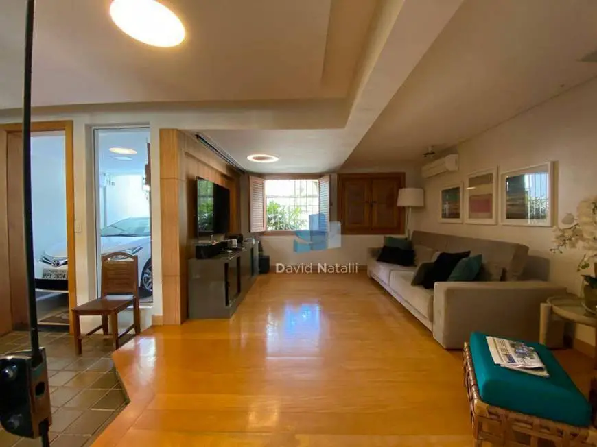 Foto 1 de Casa com 3 Quartos à venda, 470m² em Santa Lúcia, Vitória