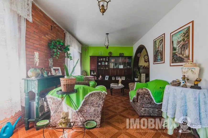 Foto 3 de Casa com 3 Quartos à venda, 205m² em Santa Maria Goretti, Porto Alegre
