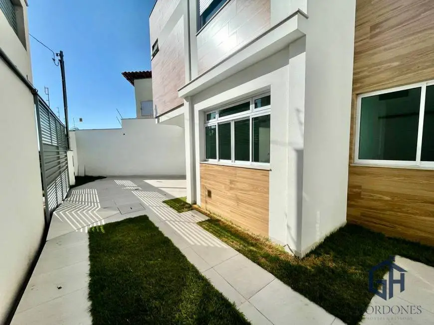 Foto 1 de Casa com 3 Quartos à venda, 115m² em Santa Rosa, Belo Horizonte