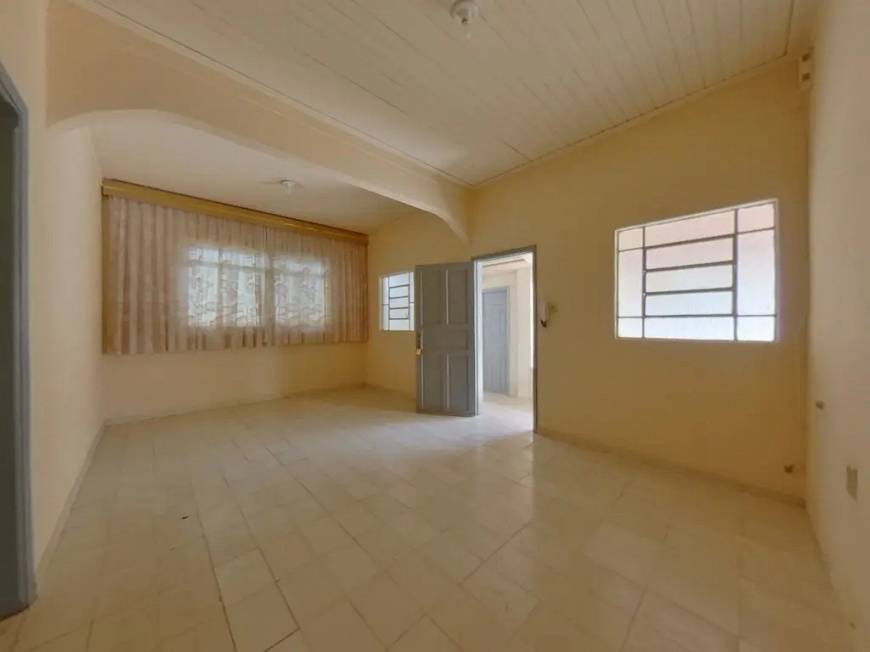 Foto 1 de Casa com 3 Quartos para alugar, 413m² em Setor dos Funcionários, Goiânia