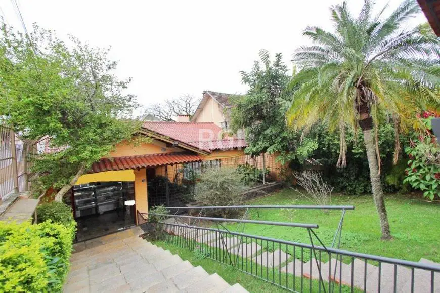 Foto 2 de Casa com 3 Quartos à venda, 250m² em Teresópolis, Porto Alegre