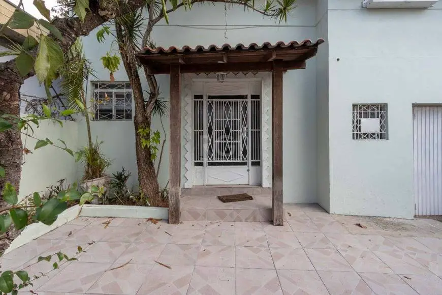 Foto 2 de Casa com 3 Quartos à venda, 250m² em Teresópolis, Porto Alegre